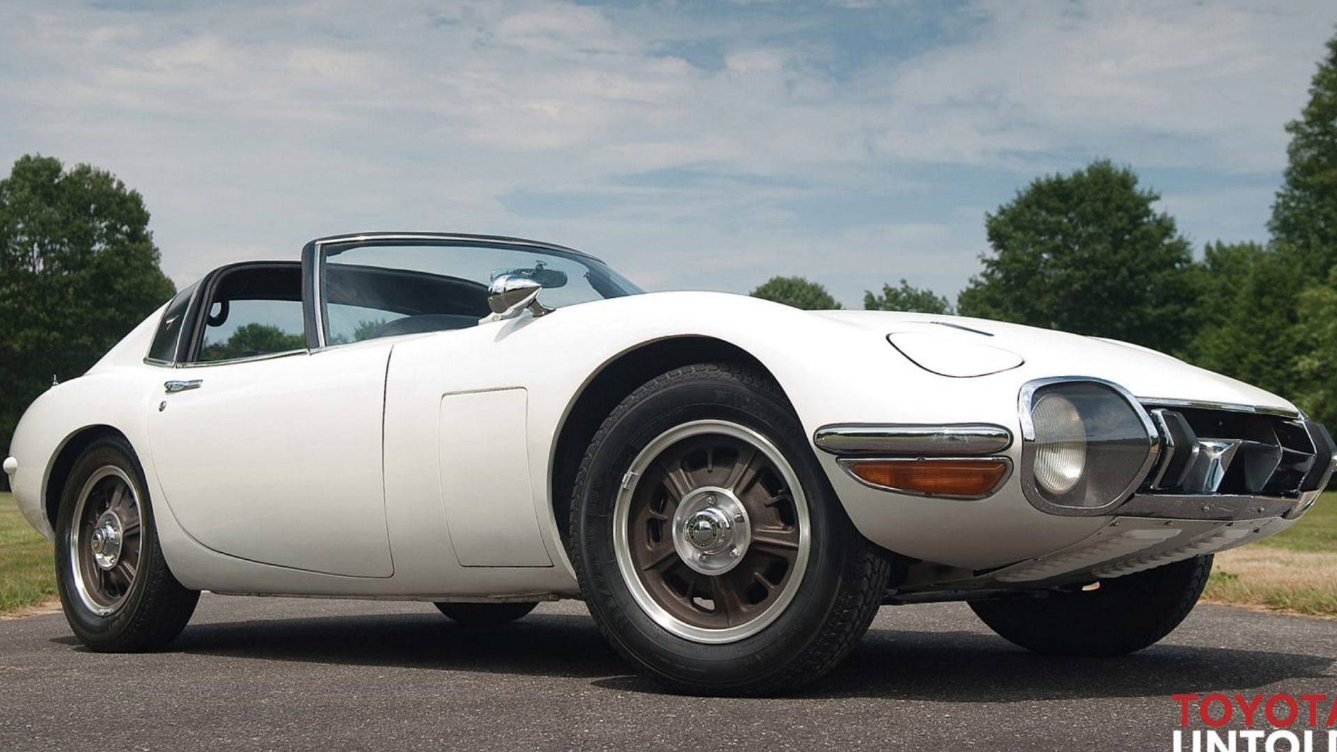 Toyota 2000gt james bond car