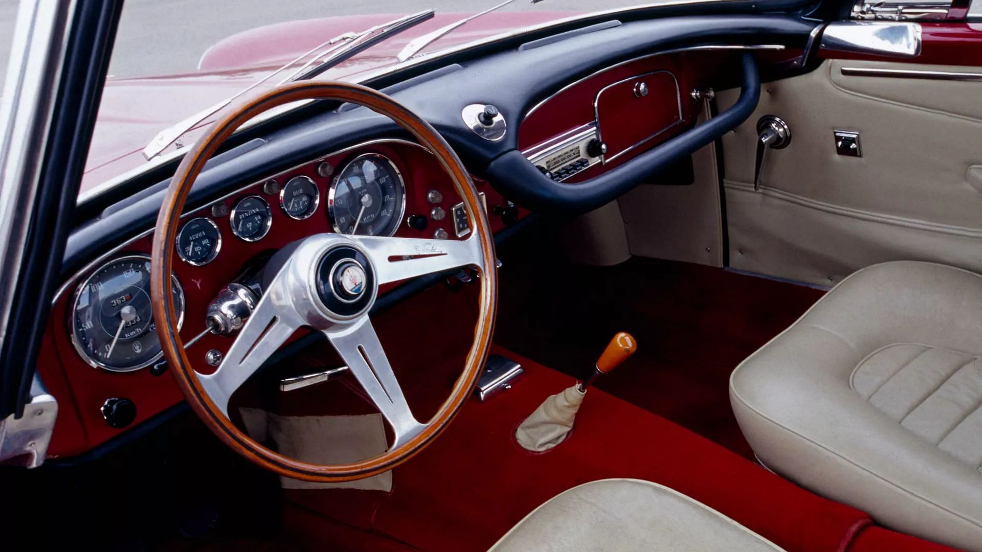 Maserati 3500 gt interior